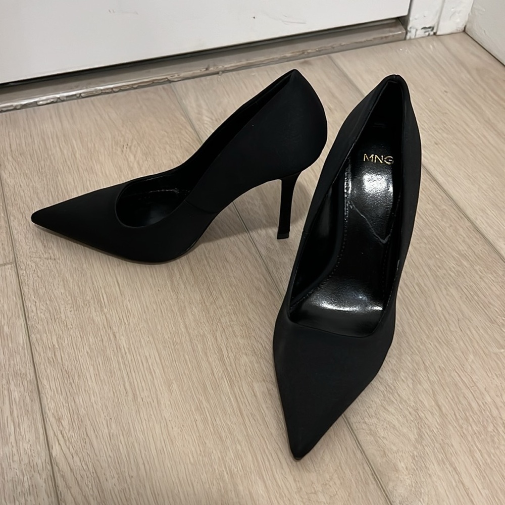 Black Mango Pumps Heels